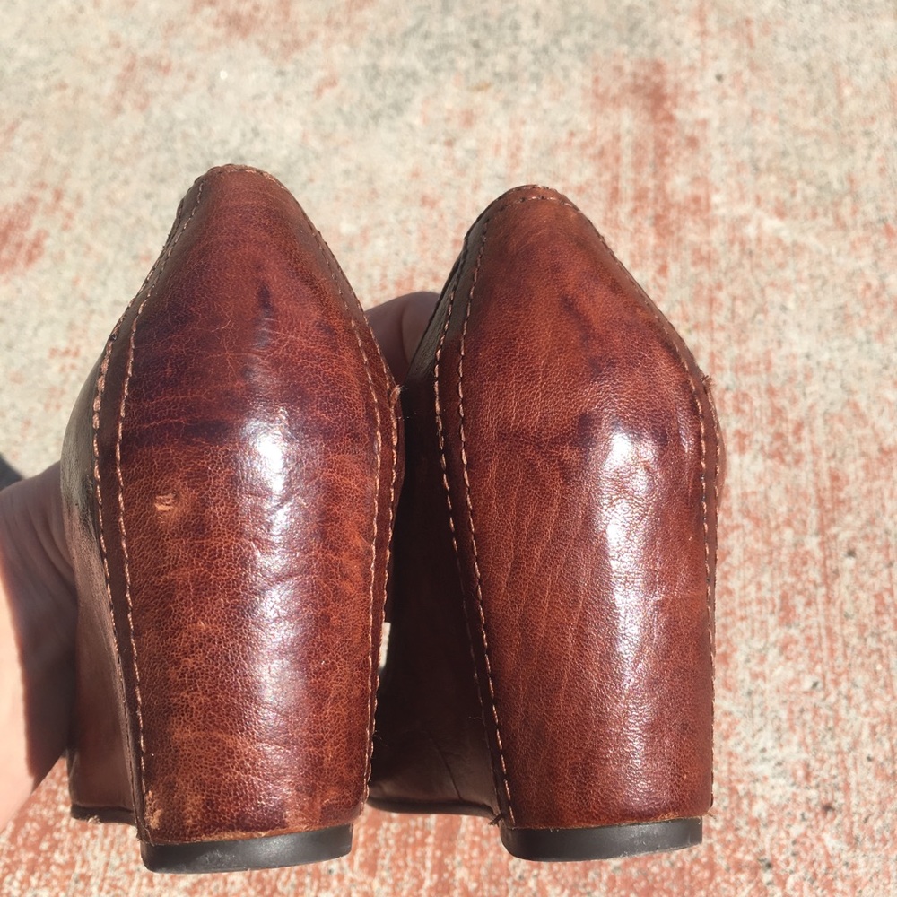Beautiful Frye Carson Wedge Pump - Picture 7 of 8